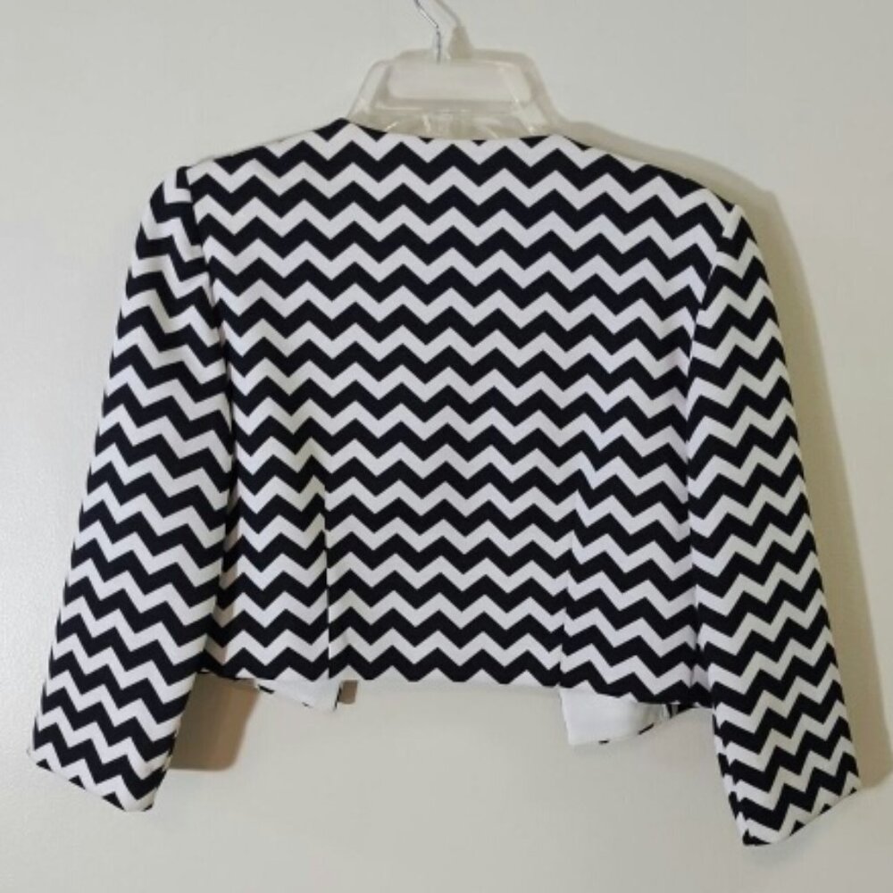 Studio One New York cropped open black/white chevron design jacket - size 8 - Picture 4 of 4